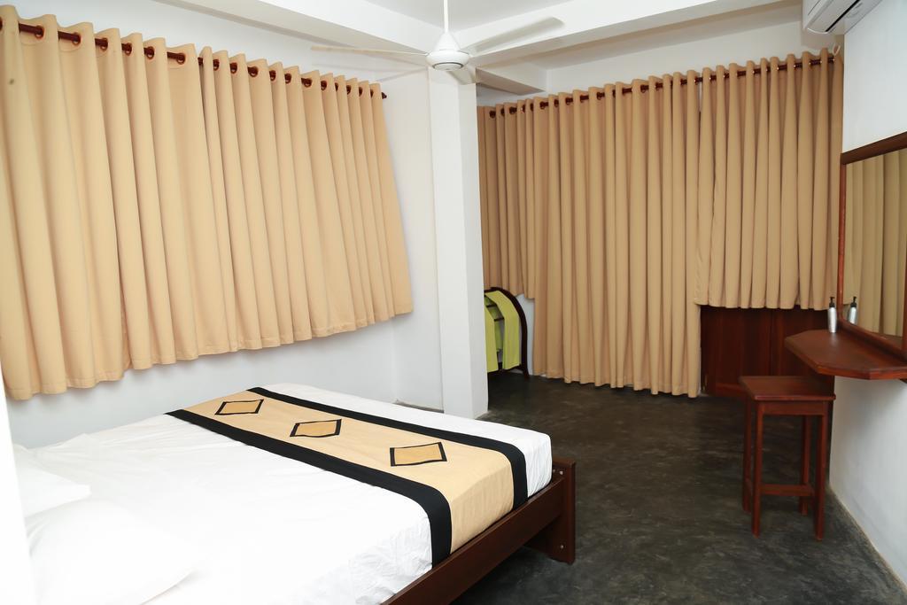 Four Season Guest House Tangalle Esterno foto