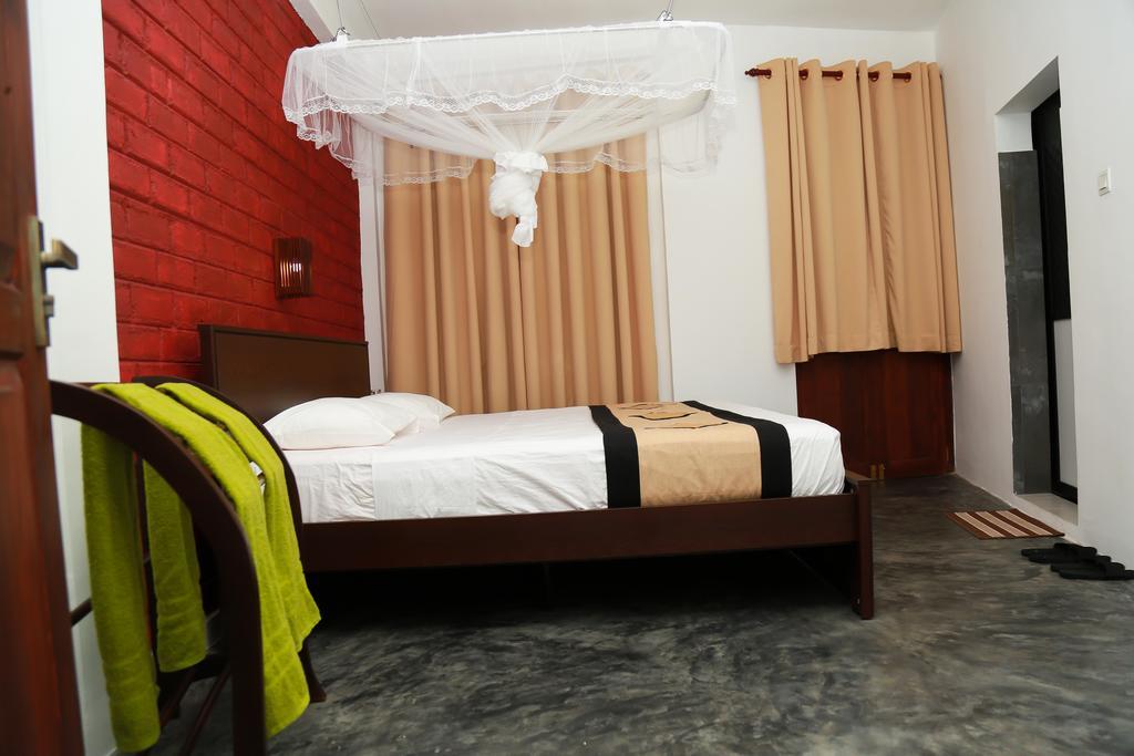 Four Season Guest House Tangalle Esterno foto