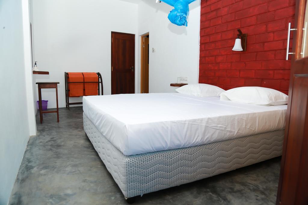 Four Season Guest House Tangalle Esterno foto